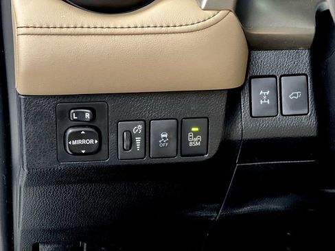 Used 2013 Toyota RAV4 Limited image 24