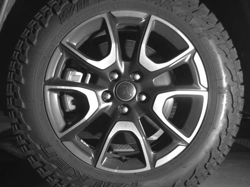 Used 2025 Jeep Compass Trailhawk AWD/4WD image 12