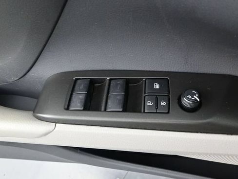 Used 2023 Toyota Camry SE FWD image 12