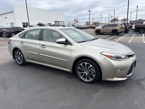 Used 2018 Toyota Avalon XLE Premium image 6