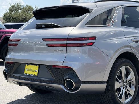 Used 2022 Genesis GV70 3.5T Sport w/ Sport Advanced Package AWD/4WD image 11