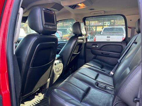 Used 2009 Chevrolet Suburban 2500 LS w/ Skid Plate Package AWD/4WD image 12