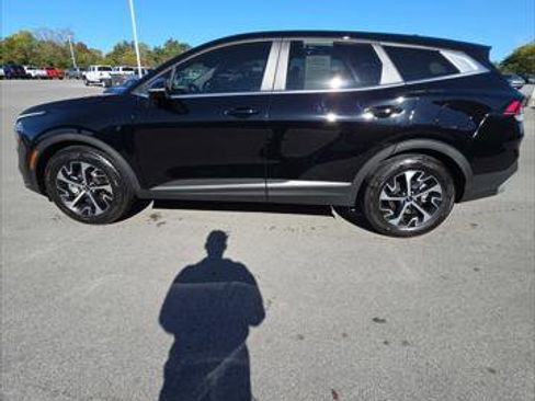 Used 2025 Kia Sportage EX image 8
