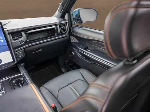 Used 2023 Ford Expedition Max Platinum image 30