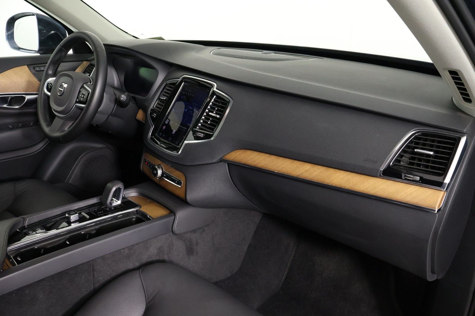 Used 2025 Volvo XC90 T8 Plus AWD/4WD image 22