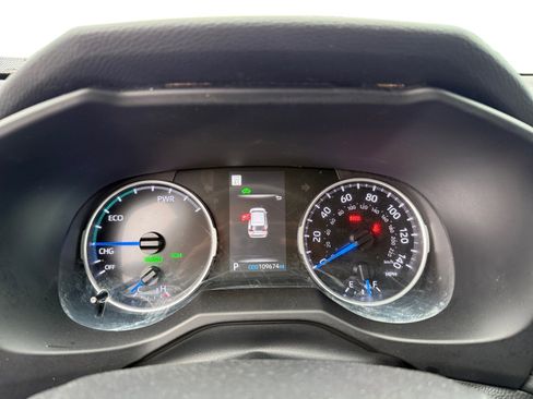 Used 2021 Toyota RAV4 XLE w/ Convenience Package image 11