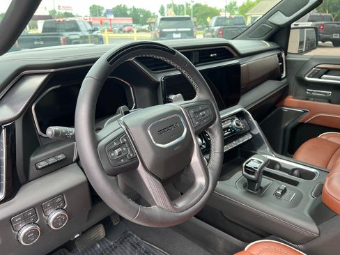 Used 2026 GMC Sierra 1500 Denali Ultimate AWD/4WD image 11