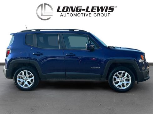Used 2018 Jeep Renegade Latitude w/ Cold Weather Group AWD/4WD image 8