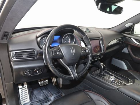 Used 2018 Maserati Levante GranSport image 32