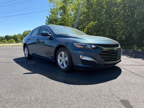 Used 2025 Chevrolet Malibu LS FWD image 2