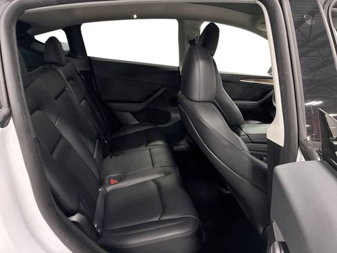 Certified 2023 Tesla Model Y Long Range AWD/4WD image 11