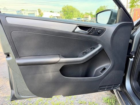 Used 2017 Volkswagen Jetta SE FWD image 23