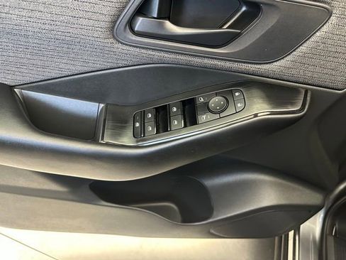 Used 2023 Nissan Rogue S AWD/4WD image 21