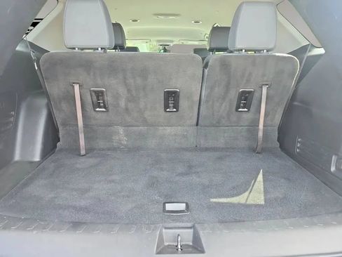 Used 2020 Chevrolet Traverse LT w/ LT Premium Package AWD/4WD image 11
