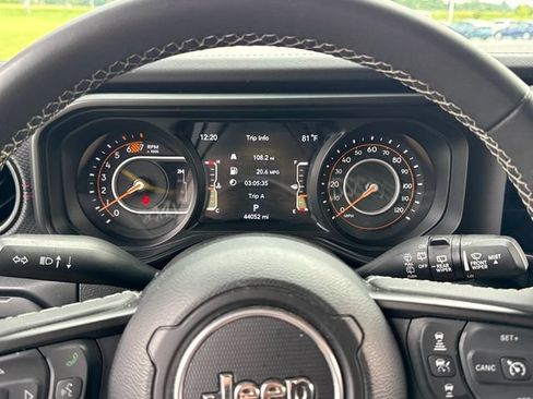 Used 2025 Jeep Wrangler Unlimited Rubicon AWD/4WD image 25