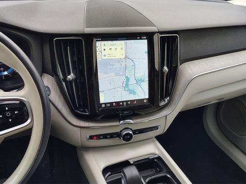 Certified 2023 Volvo XC60 B5 Plus w/ Climate Package image 18