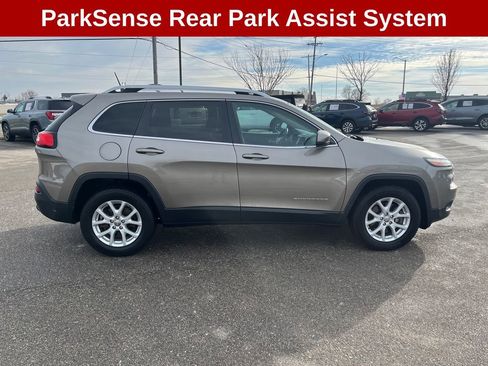 Used 2016 Jeep Cherokee Latitude w/ Safety/Convenience Group image 7