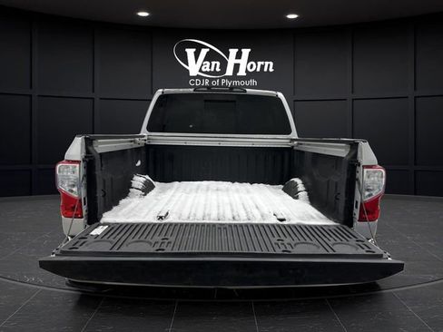 Used 2020 Nissan Titan SV w/ SV Convenience Package image 13