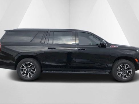 Used 2022 Chevrolet Suburban Z71 w/ Z71 Off-Road Package image 8