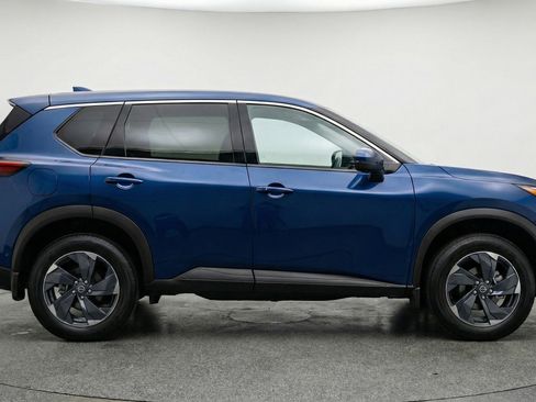 Used 2025 Nissan Rogue SV image 11