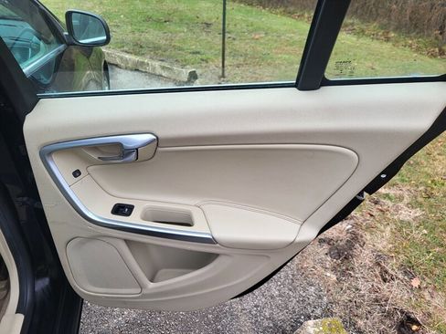 Used 2015 Volvo S60 T5 Premier image 25