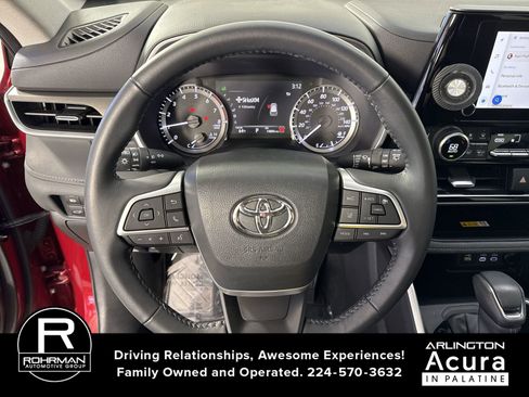 Used 2024 Toyota Highlander XLE image 12