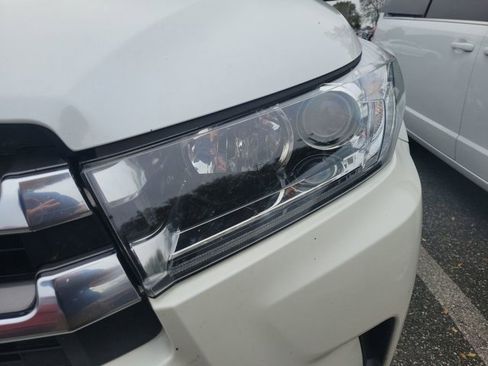 Used 2017 Toyota Highlander Limited image 10