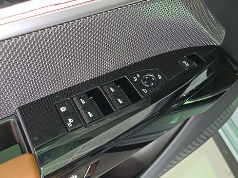 New 2026 BMW i7 xDrive60 w/ Executive Package image 20