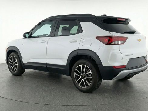 Used 2025 Chevrolet TrailBlazer LT image 6