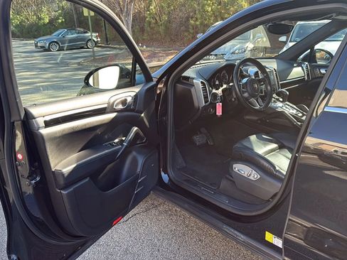 Used 2017 Porsche Cayenne image 14