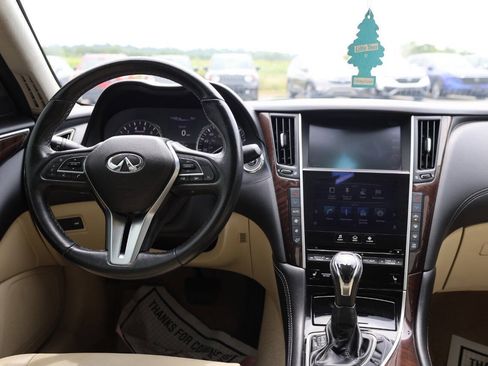 Used 2018 INFINITI Q50 Luxe w/ Essential Package (3.0T Luxe) AWD/4WD image 22