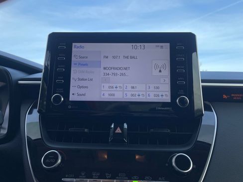 Used 2021 Toyota Corolla LE image 5