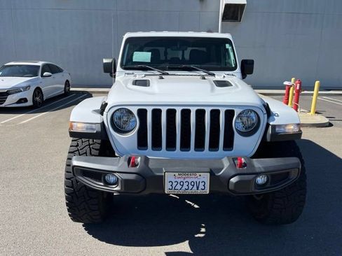 Used 2023 Jeep Gladiator Rubicon w/ Cold Weather Group AWD/4WD image 2