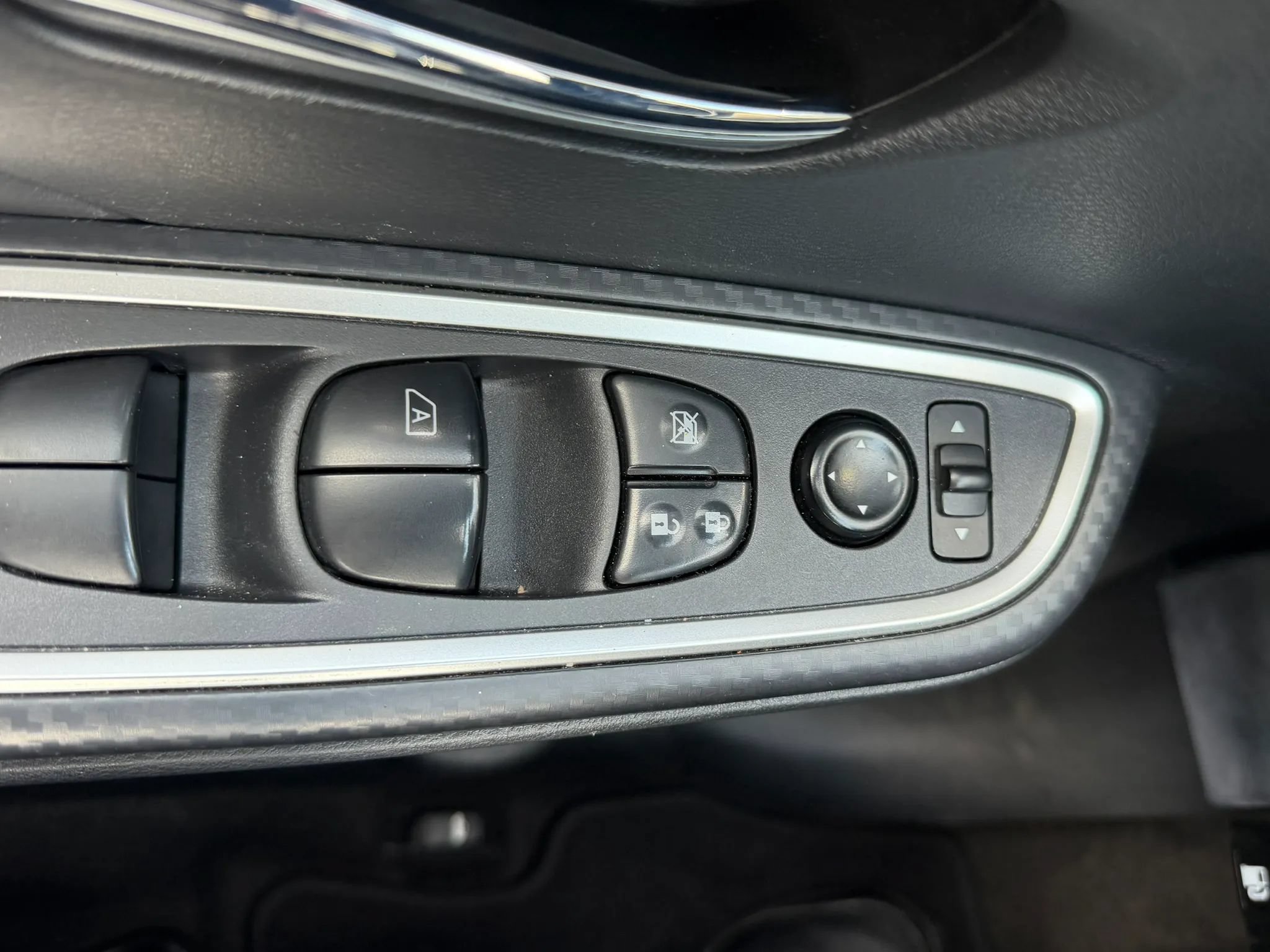 Used 2022 Nissan Versa SR w/ Electronics Package FWD image 22
