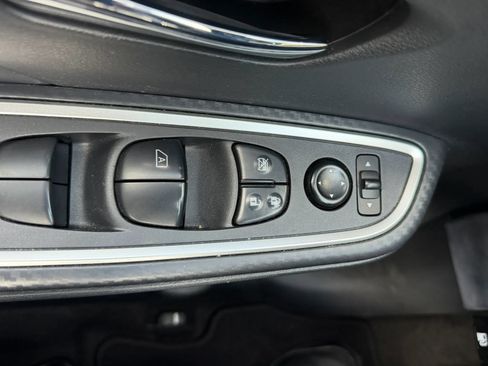 Used 2022 Nissan Versa SR w/ Electronics Package FWD image 22