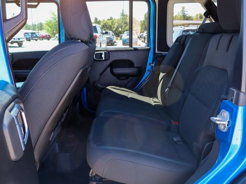 Used 2022 Jeep Wrangler Unlimited Rubicon 4xe AWD/4WD image 31