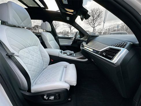 Certified 2024 BMW X7 xDrive40i w/ Premium Package image 31
