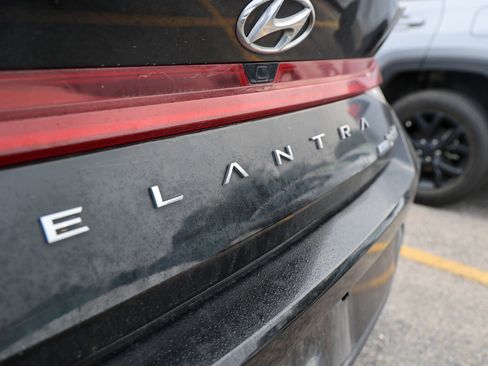 Used 2023 Hyundai Elantra Blue FWD image 12
