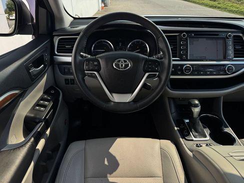 Used 2015 Toyota Highlander Limited Platinum AWD/4WD image 12
