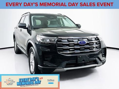 Used 2025 Ford Explorer Active AWD/4WD image 1