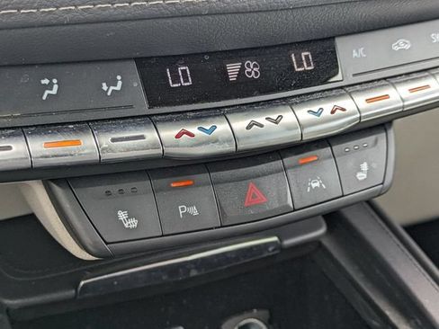 Used 2021 Cadillac XT4 Luxury w/ Cold Weather Package AWD/4WD image 32