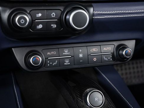 Used 2019 Ferrari Portofino image 38