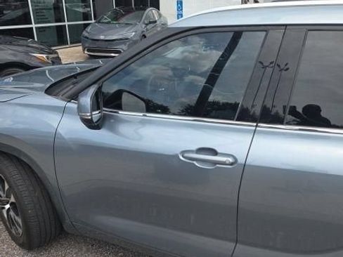 Used 2021 Toyota Highlander XLE FWD image 14