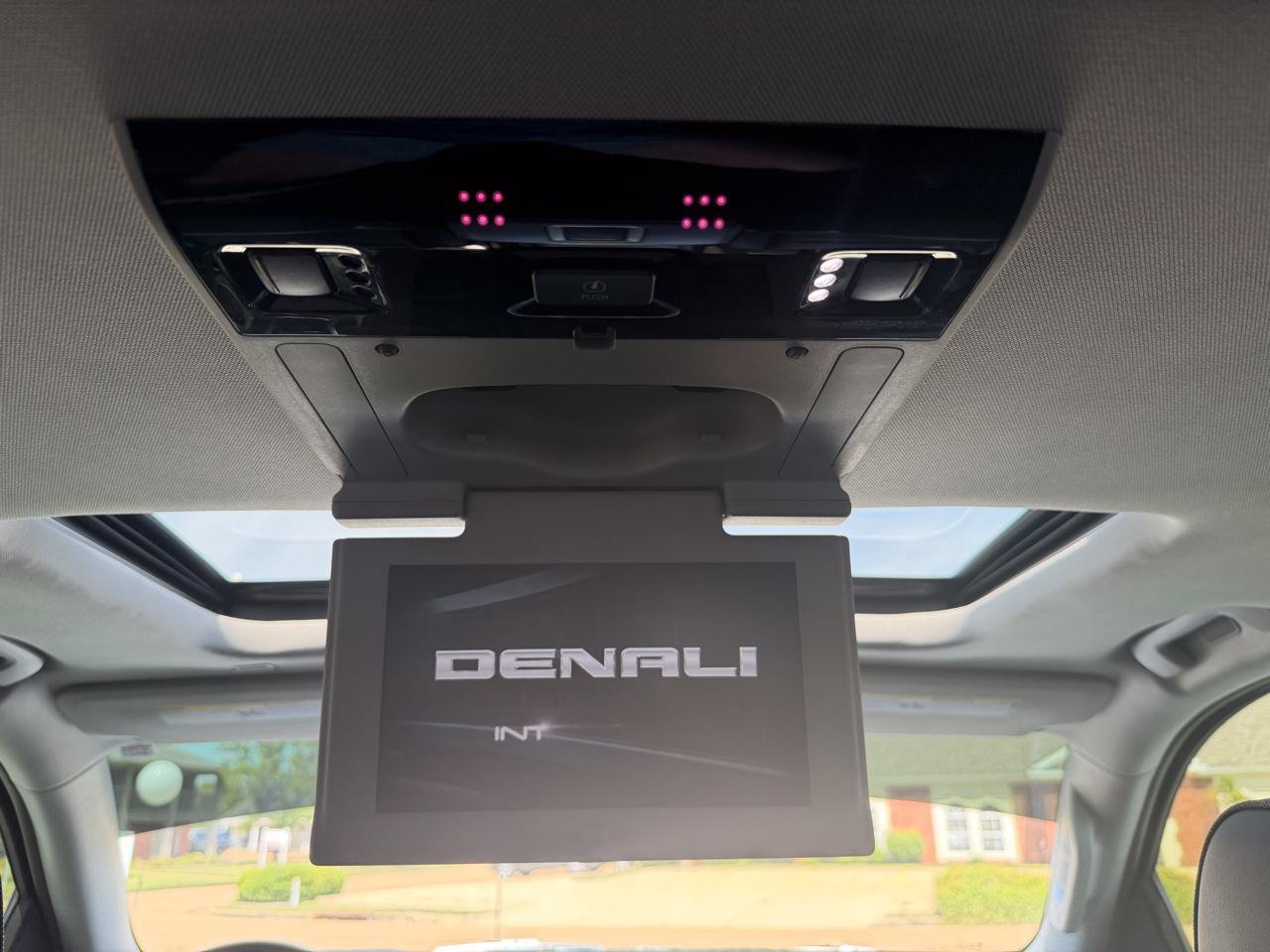 Used 2020 GMC Yukon Denali w/ Denali Premium Package RWD image 21