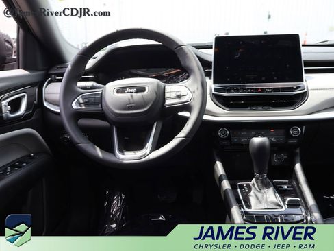 Used 2025 Jeep Compass Limited AWD/4WD image 18