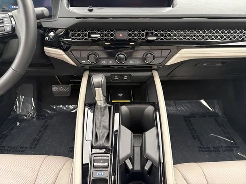 Used 2023 Honda Accord Touring image 11