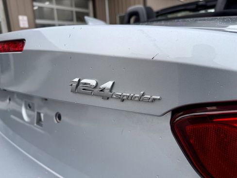 Used 2019 FIAT 124 Spider Classica w/ Technology Group image 9