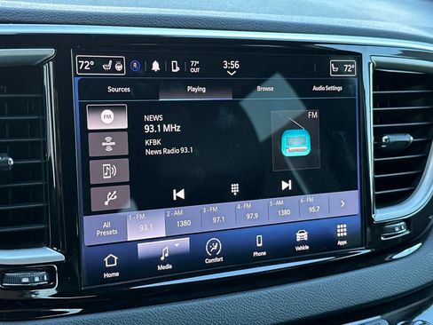 Used 2024 Chrysler Pacifica Touring-L FWD image 21
