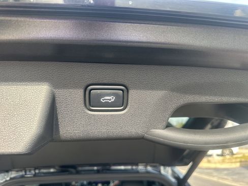 Used 2025 Kia Sportage SX image 19