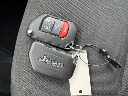 Used 2022 Jeep Gladiator Overland AWD/4WD image 43